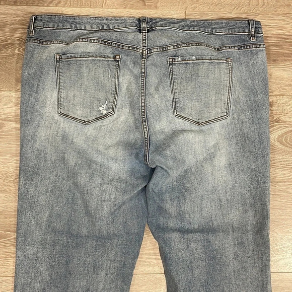 Old Navy Boyfriend Straight Embroidered Detail Distressed Patches 24 Plu… - Picture 13 of 16